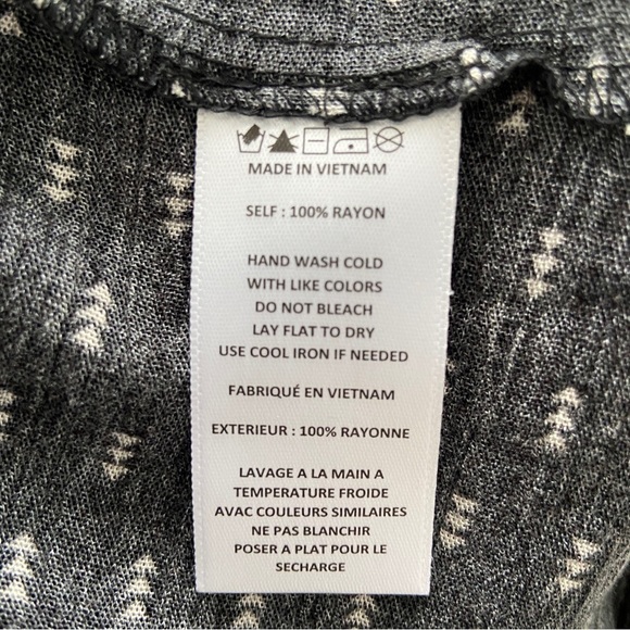 PAPER CRANE BLACK AND WHITE 100% RAYON VNECK TOP/BLOUSE WITH GATHERED PEPLUM, S - Picture 11 of 11